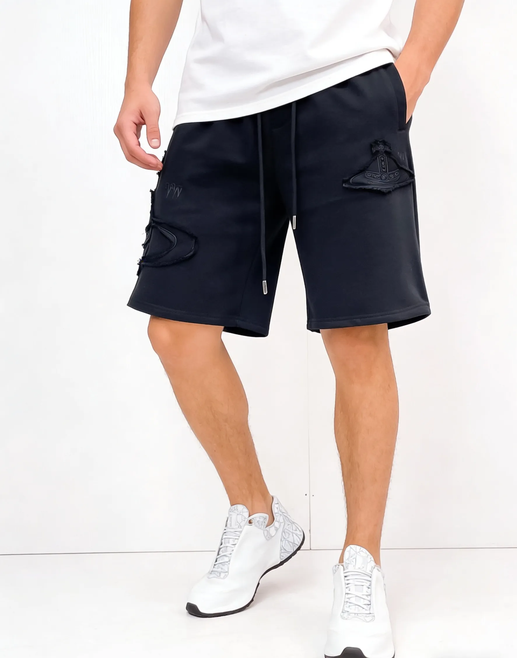The Queen Mother's three-standard complete 2026 summer New Arrival men's casual shorts, advanced custom-made fabric Breathable fabric, Breathable elasticity and comfort, impeccable details, top-grade accessories, original logo design concept, delicate and soft feel! The upper body fit is awesome! Size: M-XXXL Please state your height and weight when ordering